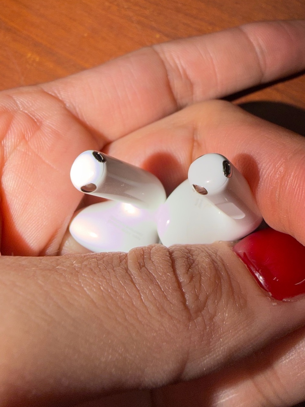 Apple Airpods 4 with Noise Cancellation and Pink Case - Picture 6 of 11